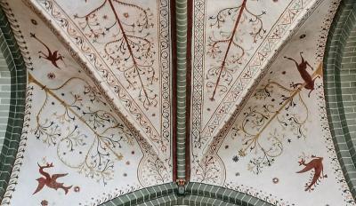 Deckengewölbe im Kirchenschiff