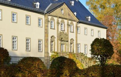Schloss Alme, Außenperspektive Parkfassade, Mittelrisalit