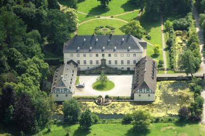 Schloss Alme, Schrägluftbild aus Blickrichtung Norden, Hofseite