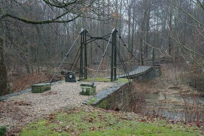 Historische Hängebrücke aus Gusseisen