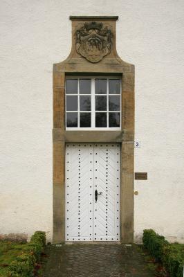 Schloss Laer, Eingangstür mit Einfassung, Vorburg