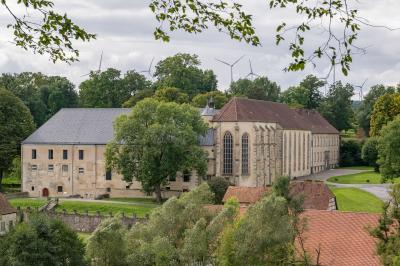 Hauptgebäude mit Kreuzgang/Klausur und Kirche