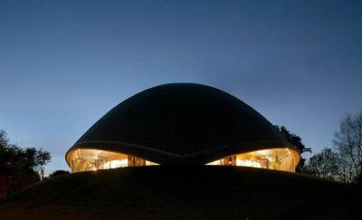Planetarium in der Dämmerung