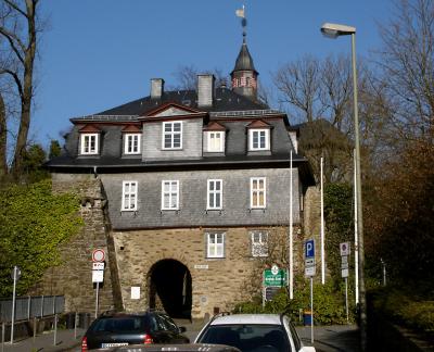 Torhaus mit Haupteingang zum Schloss, Ansicht von Westen