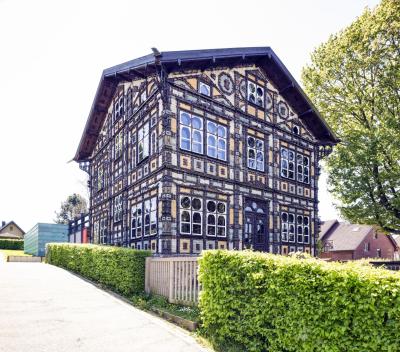 Junkerhaus Lemgo mit Museumsanbau im Hintergrund