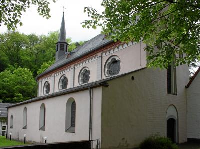 Klosterkirche mit Seitenschiff