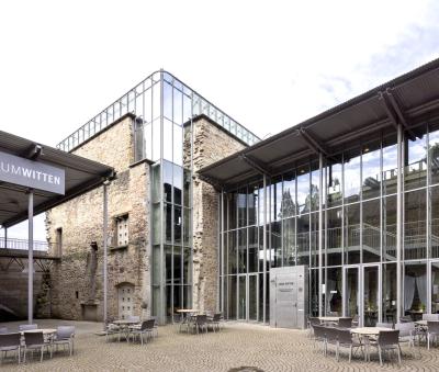Haus Witten, Innenhof, verglaste Ergänzungsbauten