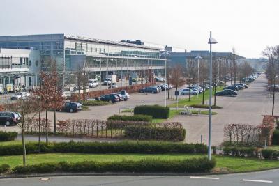 Terminal I und II (hinten, mit Vordach)
