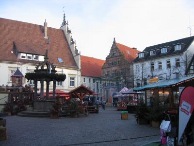 Gebäudeensemble aus Neustädter Rathaus und Wulferthaus am Neuen Markt