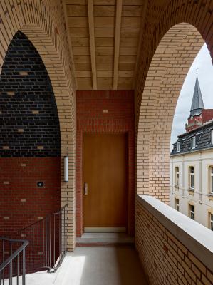 Haus im Burggarten, offenes Treppenhaus, Erschließung Wohneinheiten