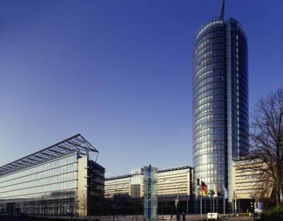 Gesamtansicht mit Turm