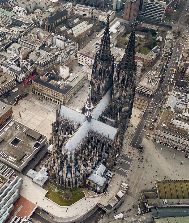 Luftbild Kölner Dom und Bahnhofsvorplatz