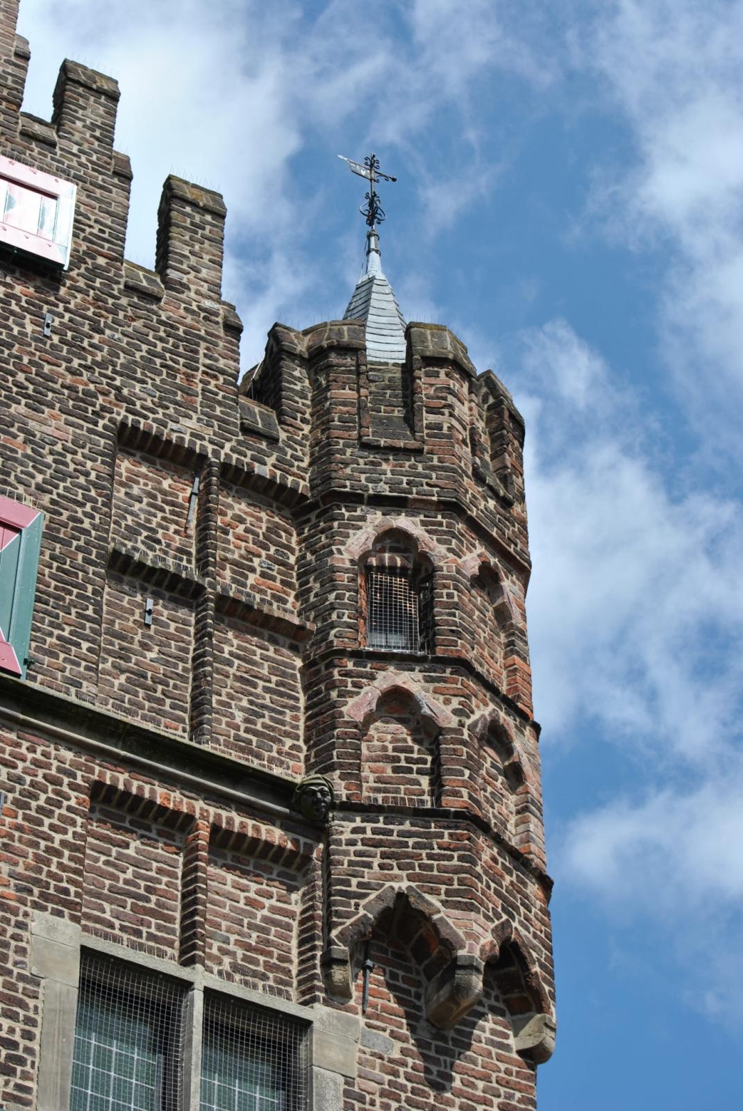 Achteckiger Eckturm