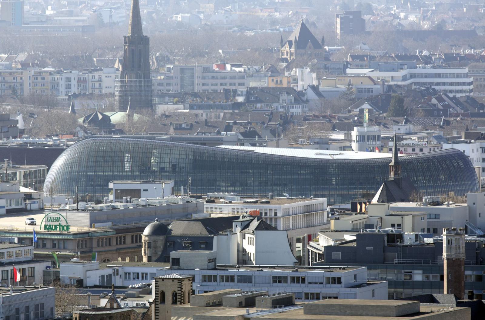 Wltstandthaus Köln von oben in der Stadtsilhouette