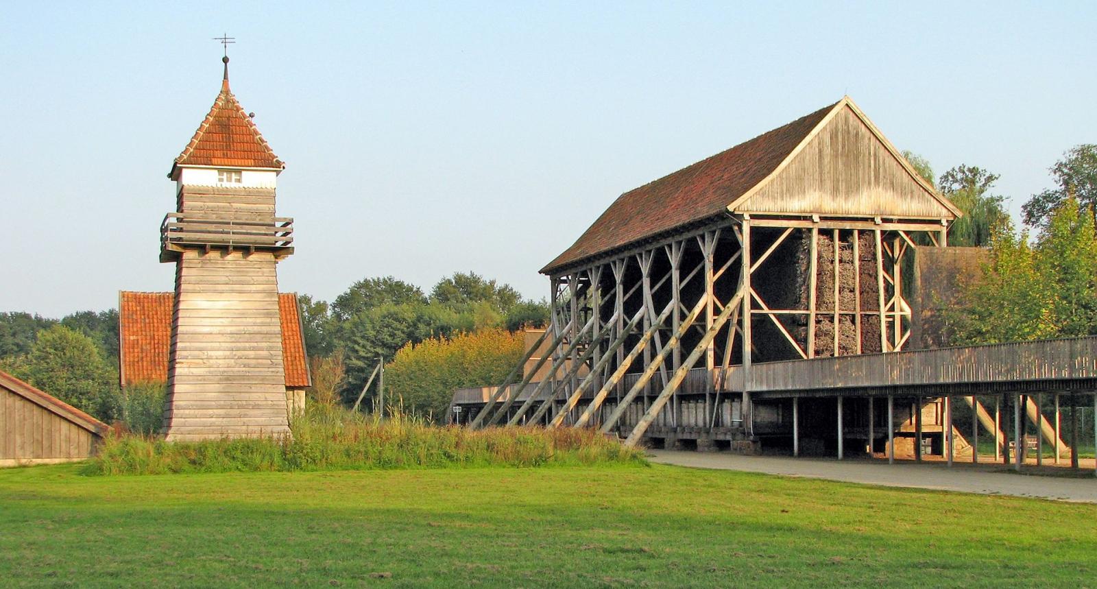 Soletum und Gradierwerk im Salinenpark Rheine