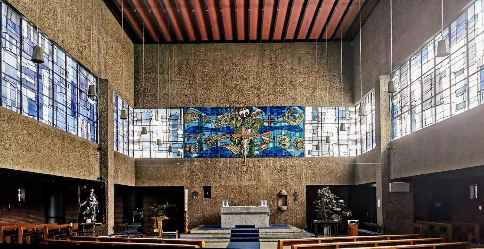 Kirchenraum, Blick Richtung Altar