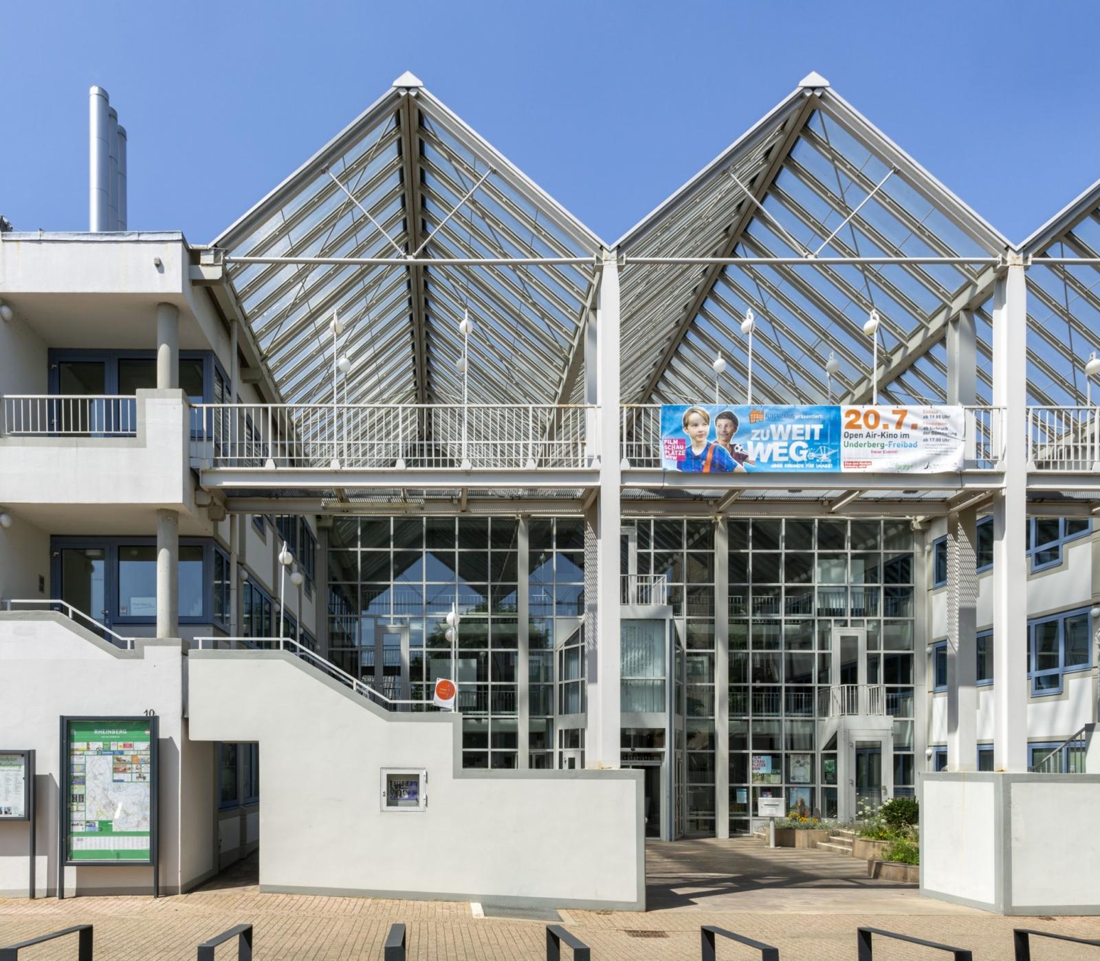 Eingangssituation mit Vorhalle