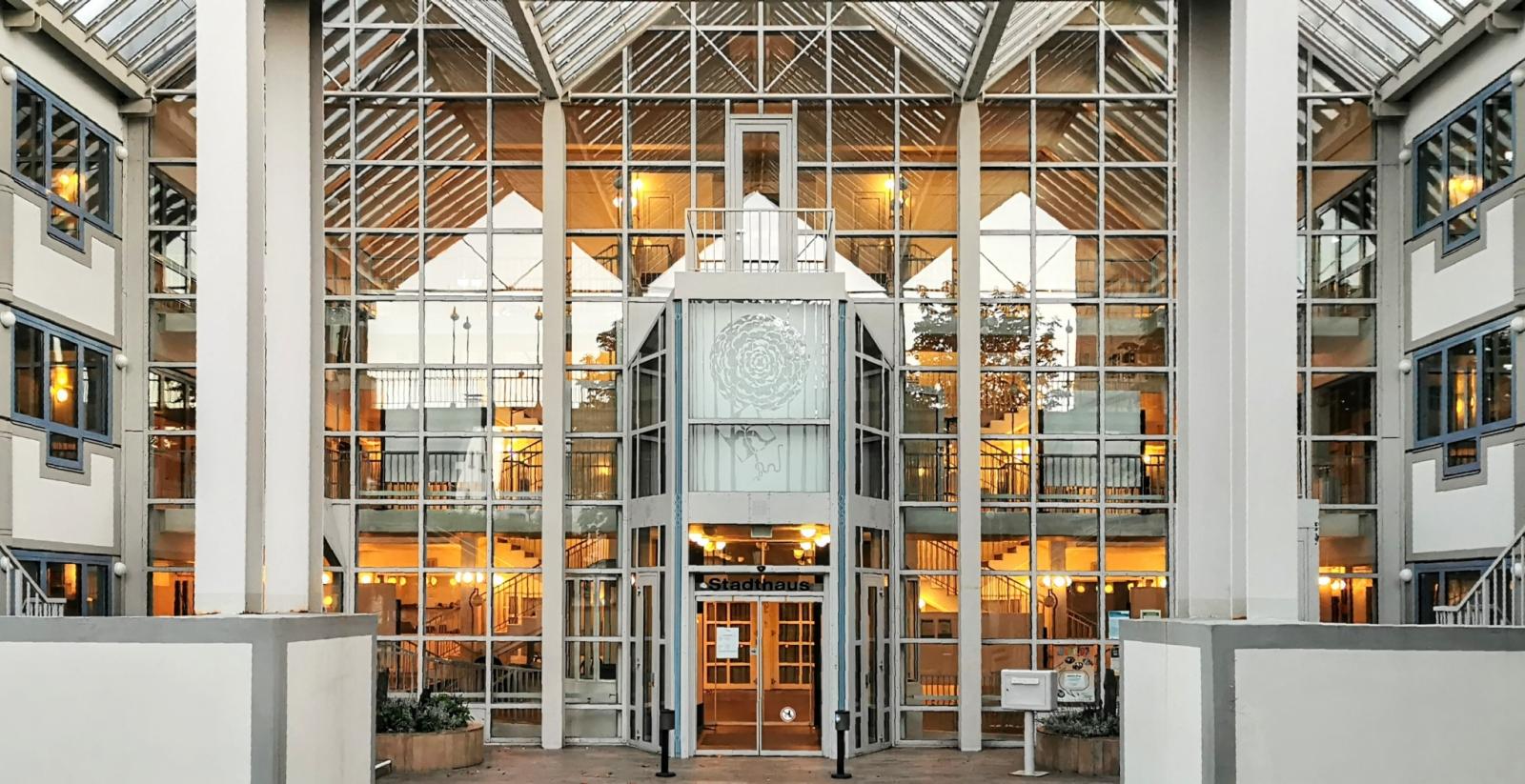 Vorhalle mit Eingang und Standesamtzimmer