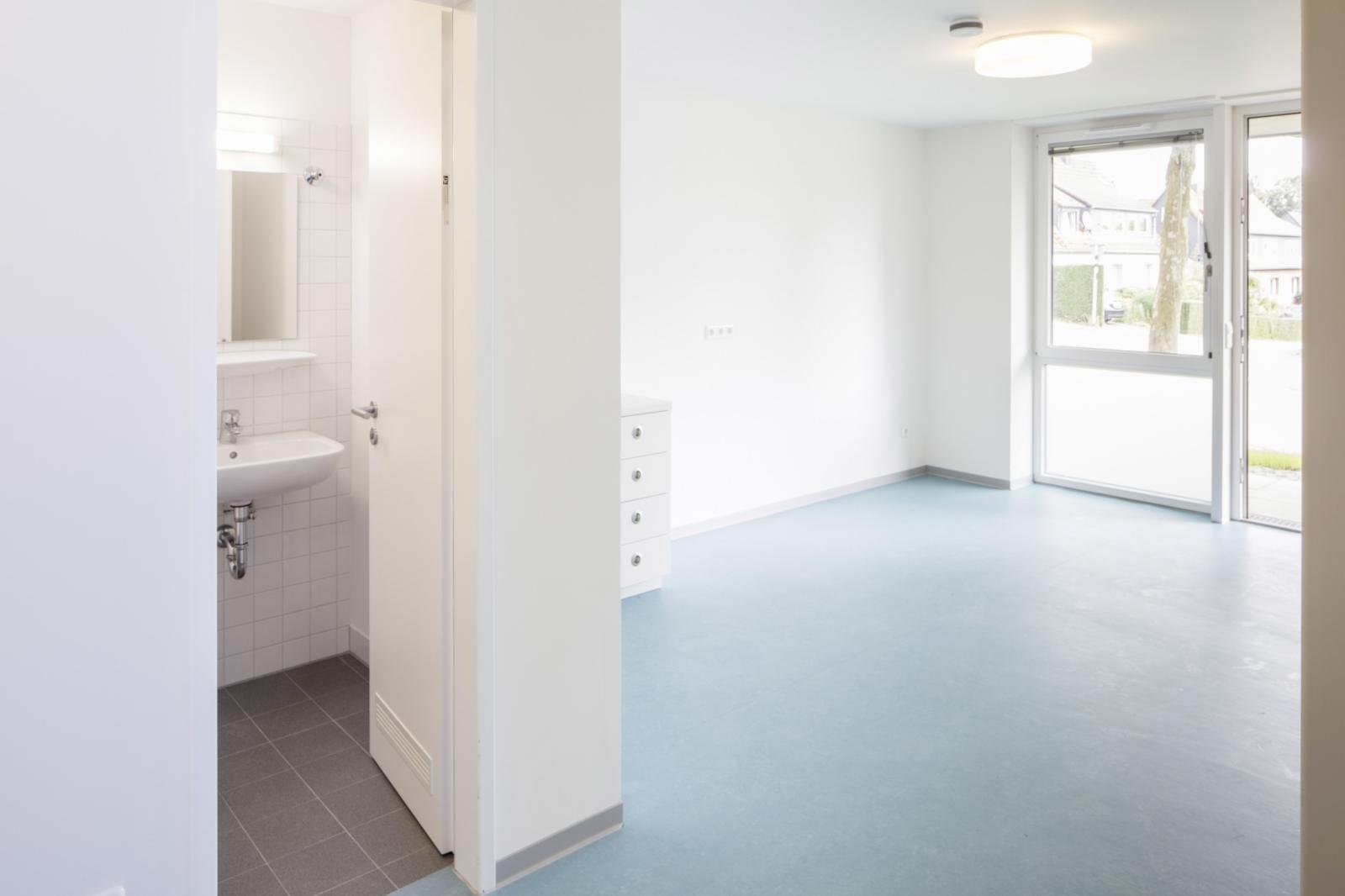 Wohnraum mit Sanitärbereich