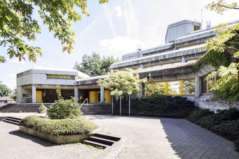 Rathaus Gronau, westlicher Vorplatz