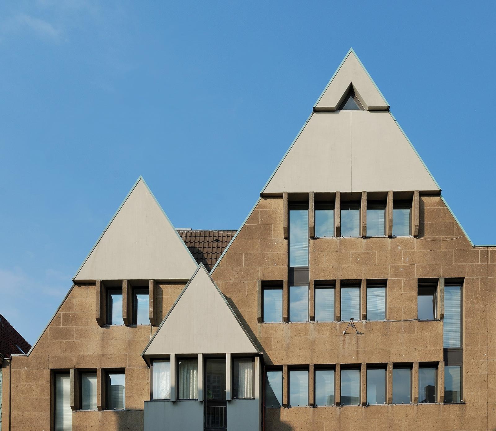 Giebel des Volkswohlbundhauses