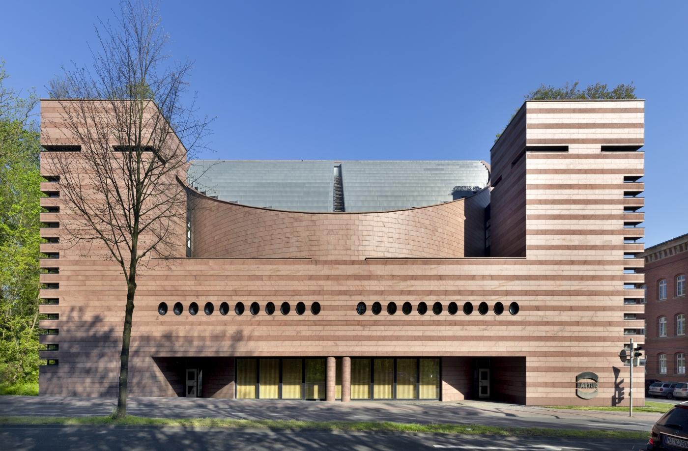Verwaltungsgebäude Harting Frontalansicht