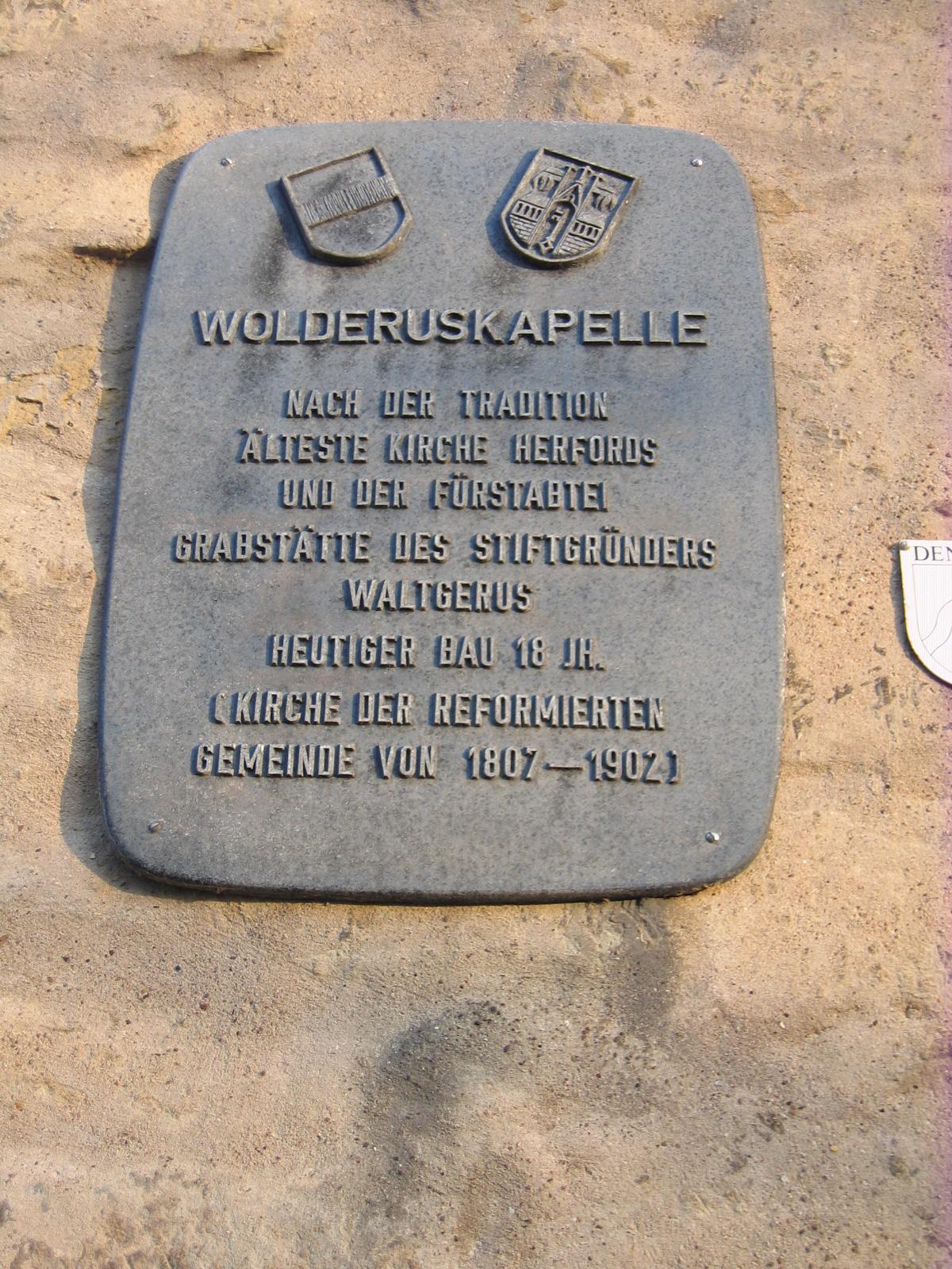 Tafel an der Westfassade