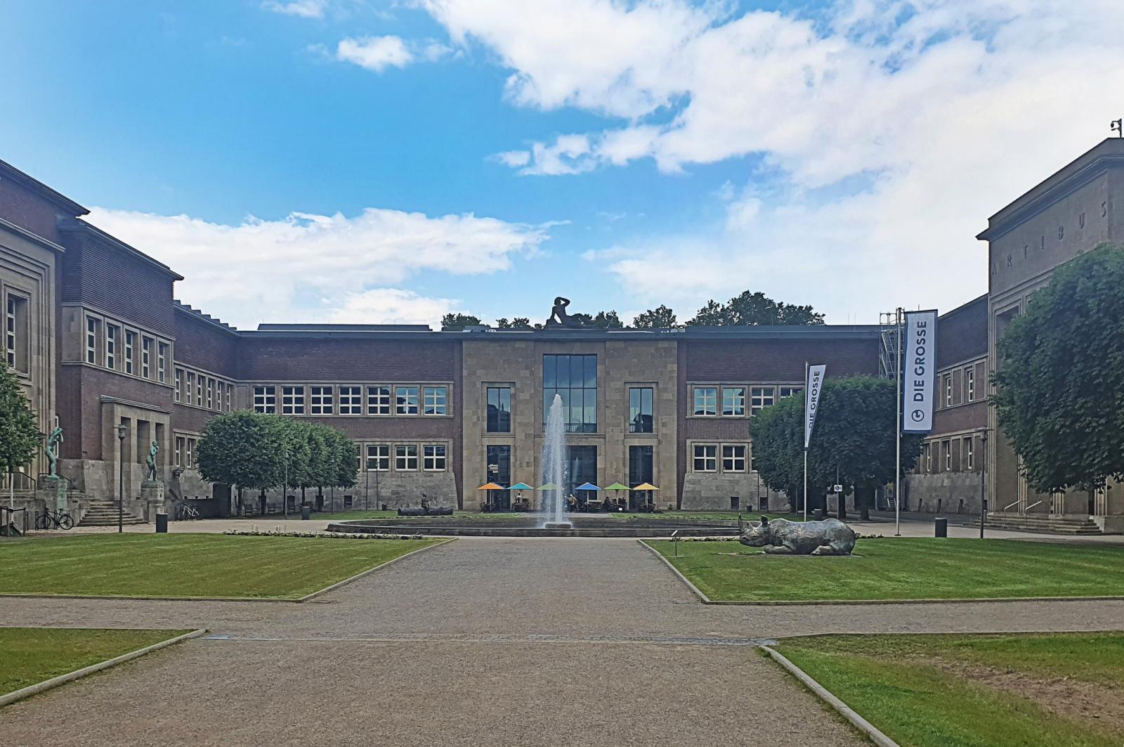 Kunstpalast mit Museumsgastronomie im Nordflügel nach dem Umbau