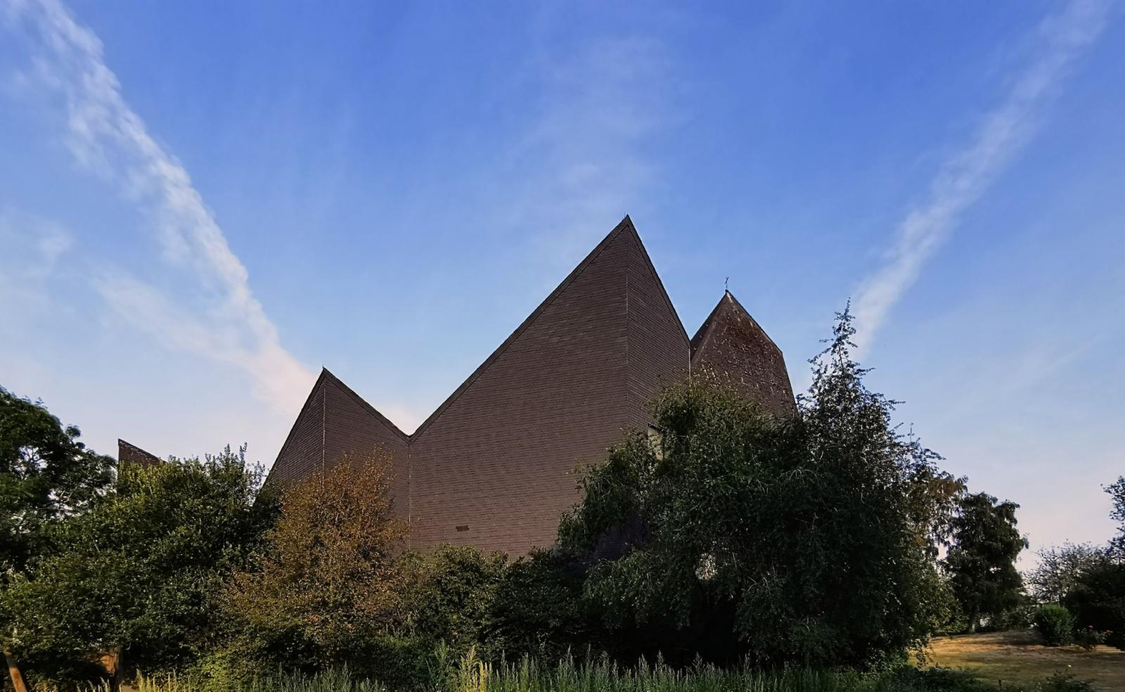 St. Hubertus Aachen, gezackte Dachlandschaft