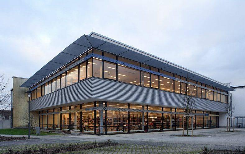 Bibliothek im Neubauteil