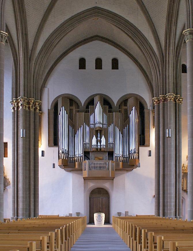 Blick nach Westen mit Orgel vor der Kaiserloge