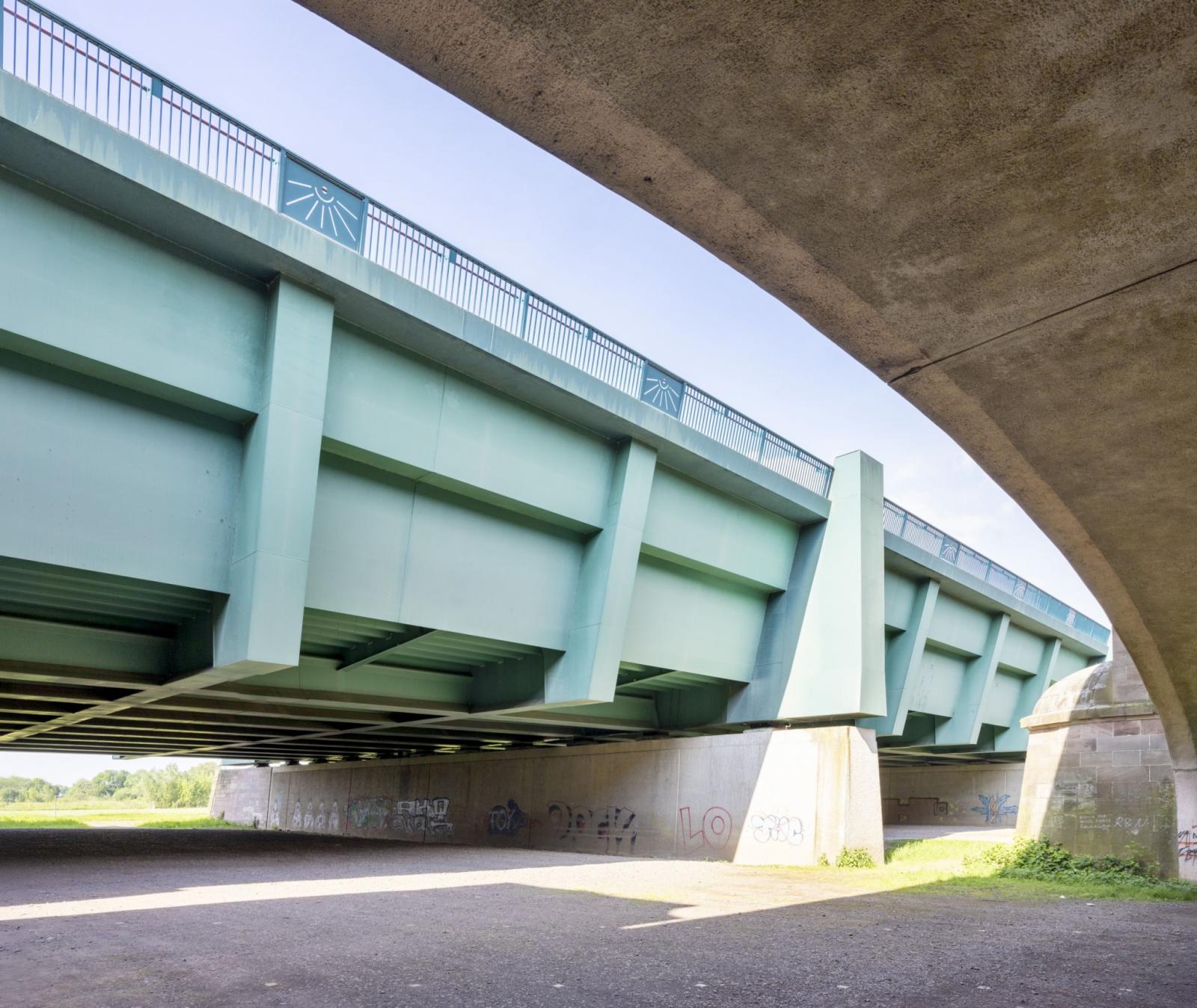 Blick auf die neue Kanalbrücke am Wasserstraßenkreuz Minden