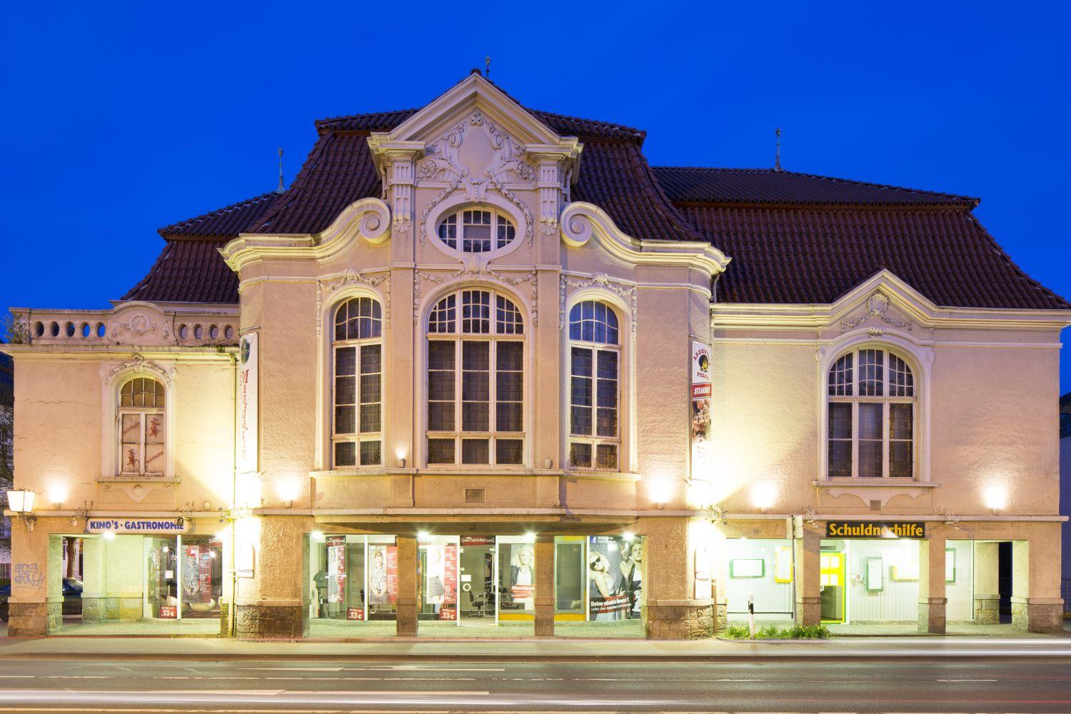 Gesellschaftshaus Weserklause, erleuchtet
