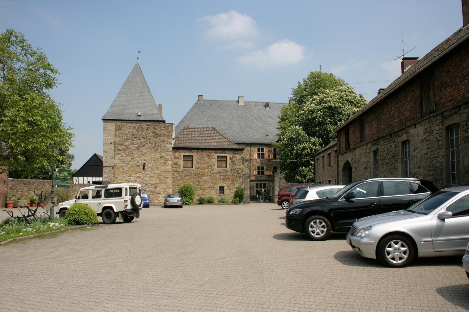 Vorhof von Westen