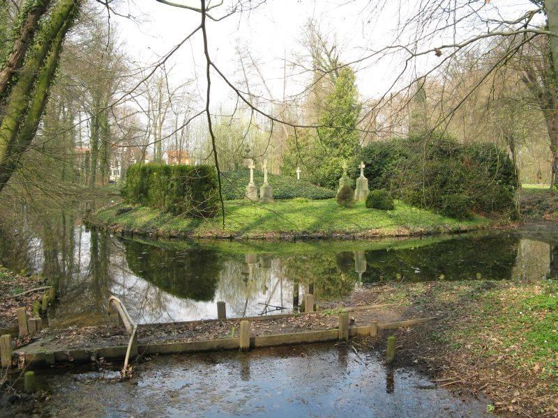 Friedhof im Schlosspark