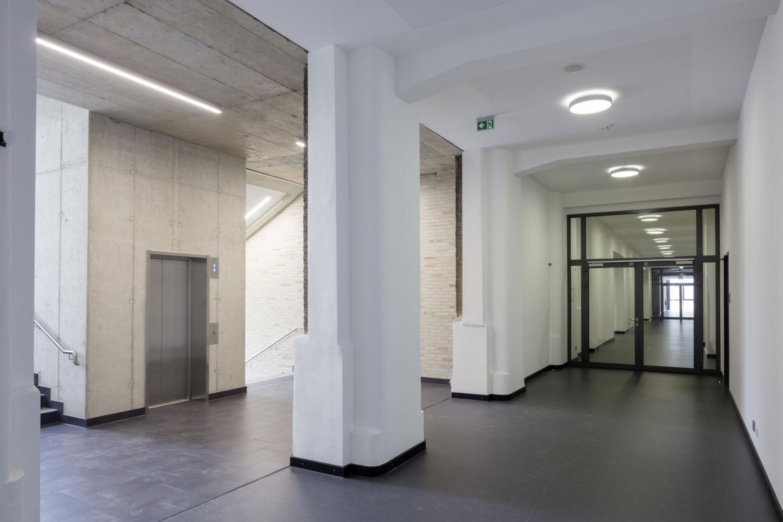 Fritz-Henßler-Berufskolleg, Anschluss Treppenhaus Erweiterungsbau