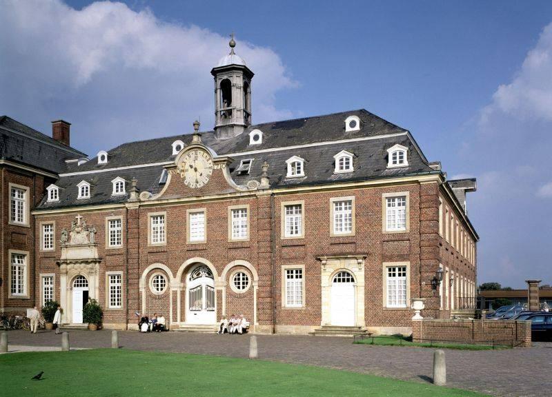 Ostflügel mit Schlosskapelle