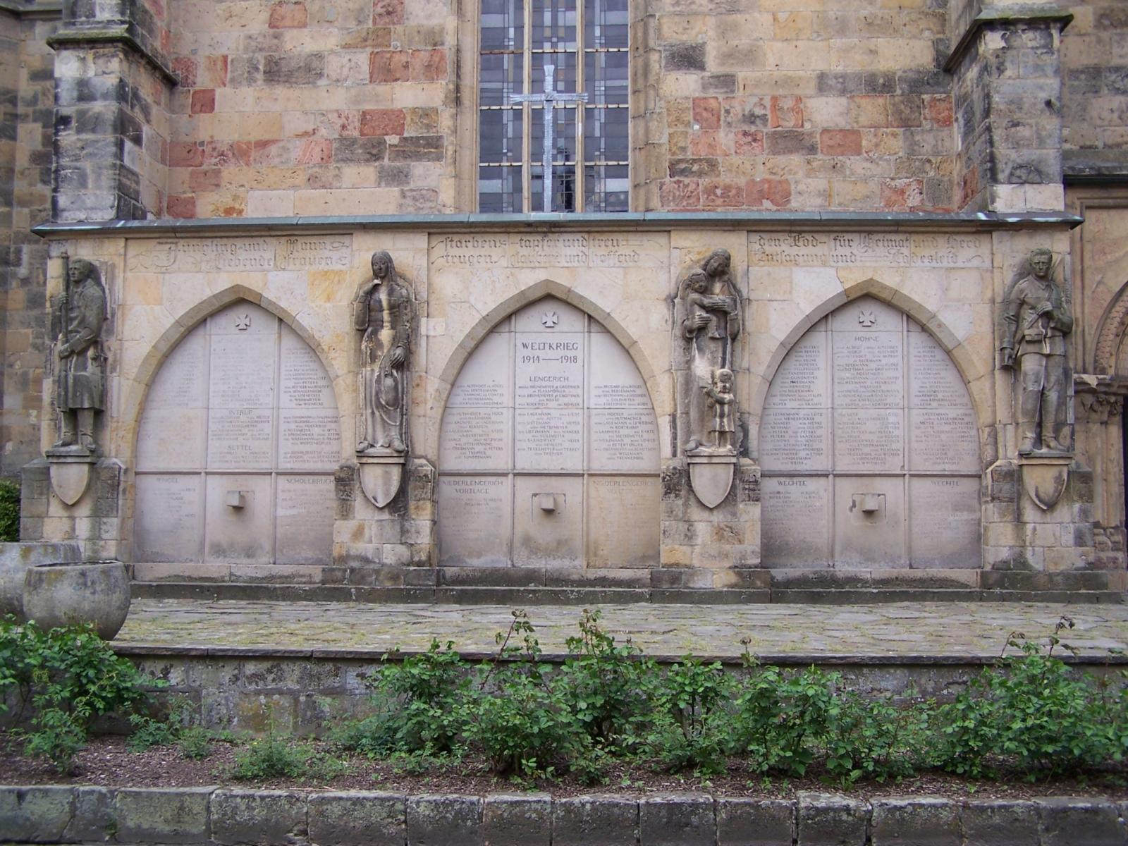 Kriegerdenkmal an der Südseite