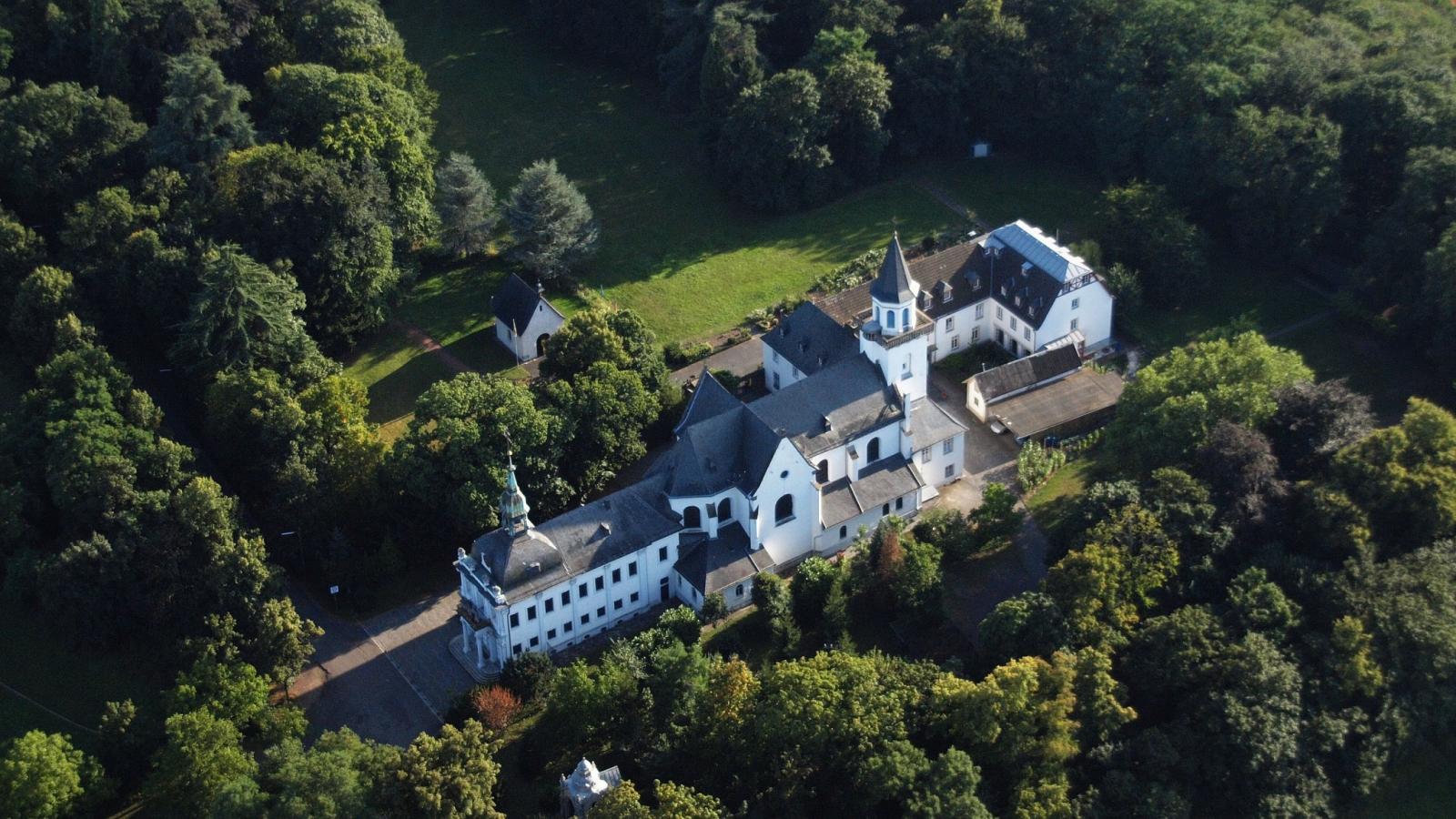 Luftbild Ensemble Kreuzbergkirche mit Heiliger Stiege
