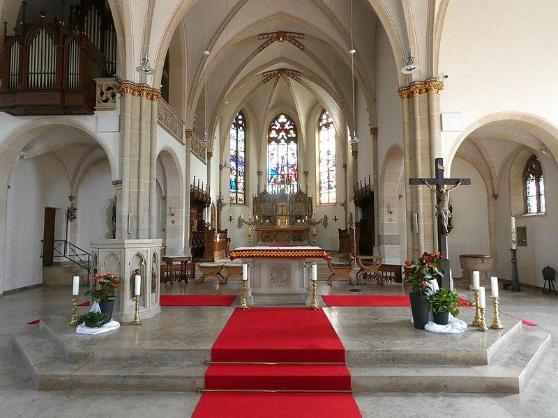 Vierung mit Chor und Altar
