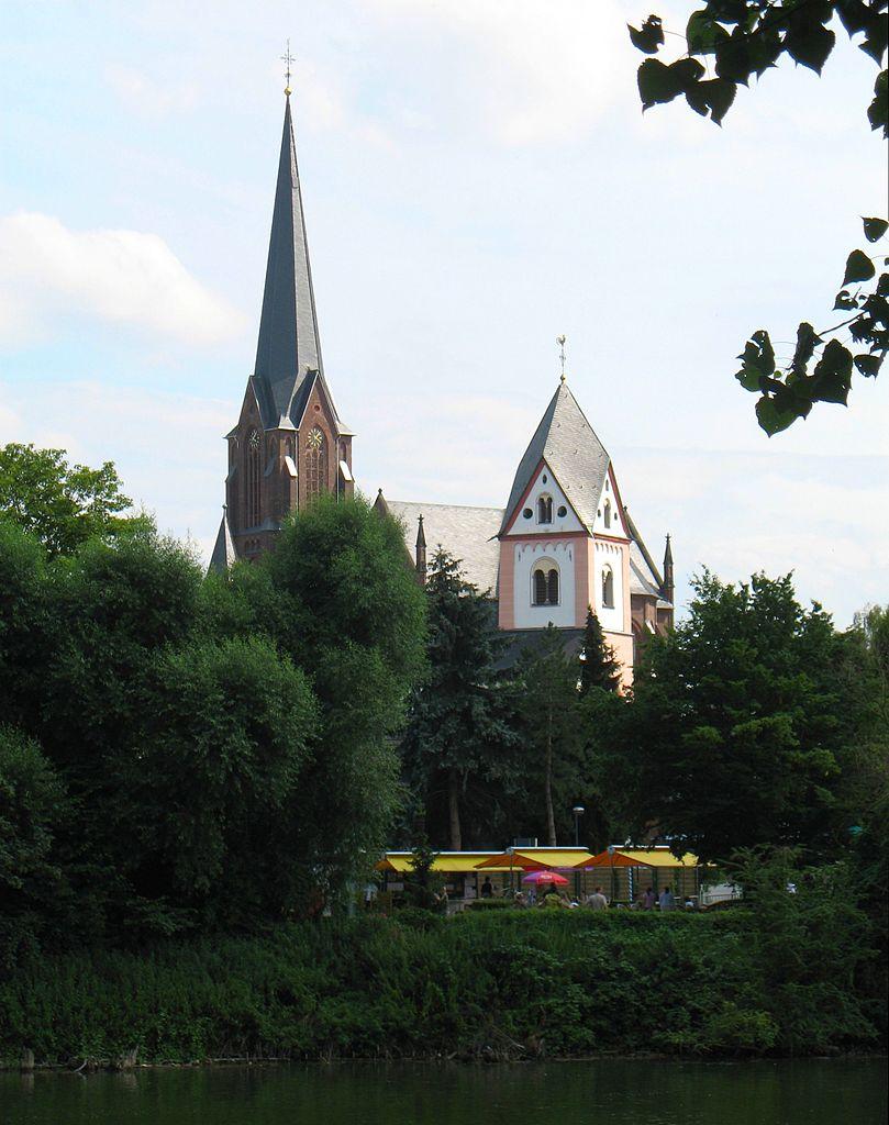 Katholische Parrkirchen St. Michael (Vordergrund) und St. Mariae Geburt (Hintergrund)