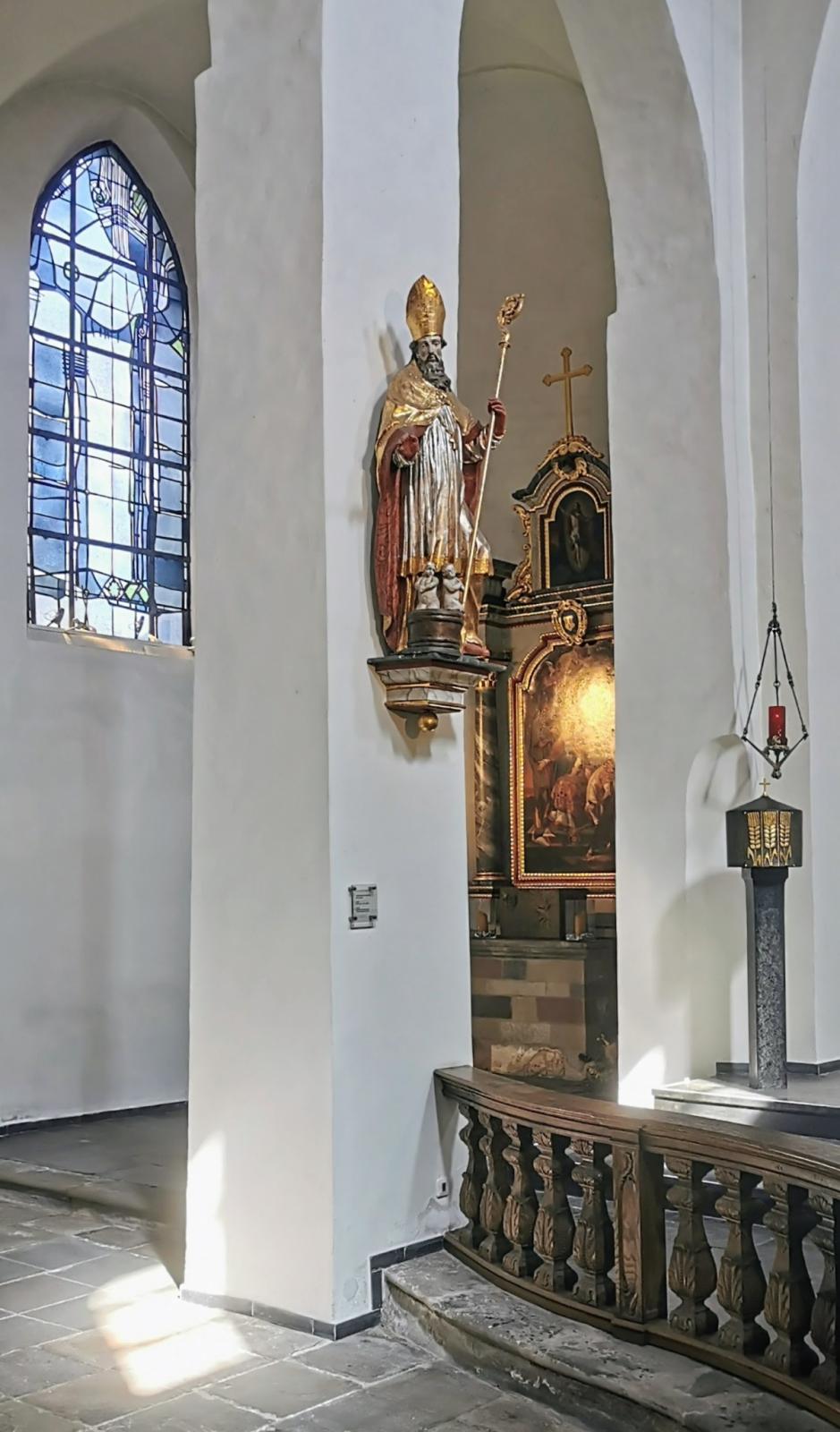 Statue von St. Nikolaus in der Kirche