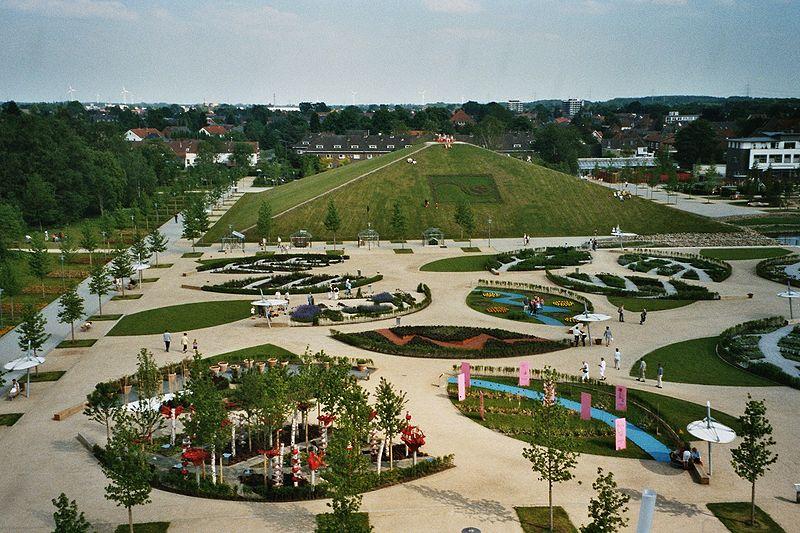 LAGA-Gelände in Gronau mit Blick auf die begrünte Pyramide