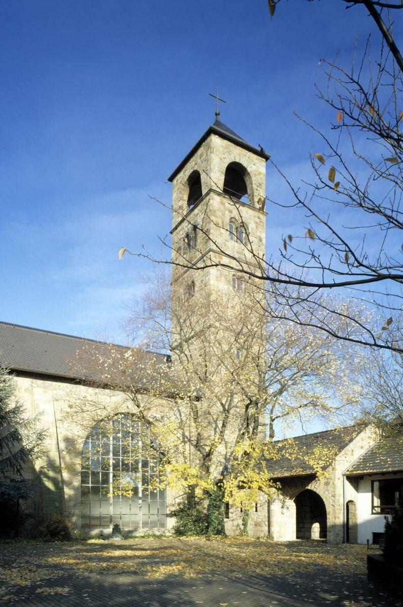 Ansicht von Süden mit Hauptturm