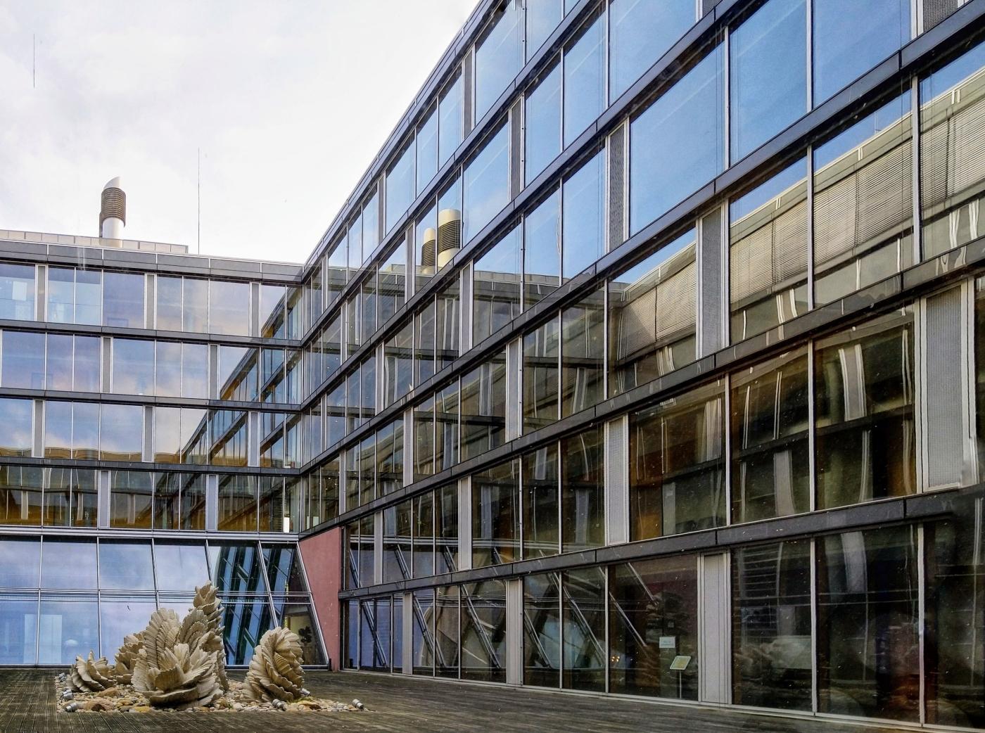Nördlicher Innenhof Finanzamt Aachen, Kunstwerk Impluvium
