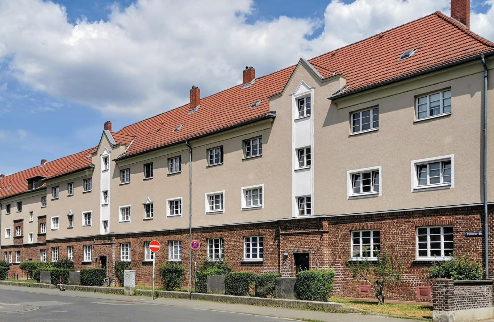 Hausfassaden an der Weimarer Str.