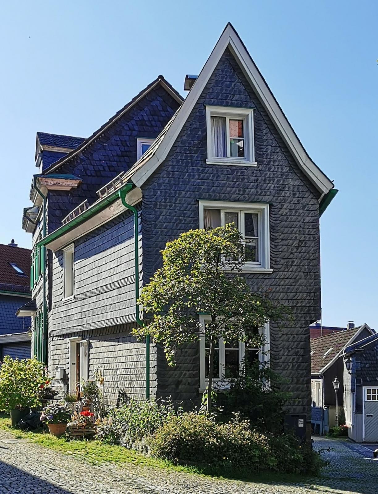 Giebelständiges Haus im Stadtkern von Lennep