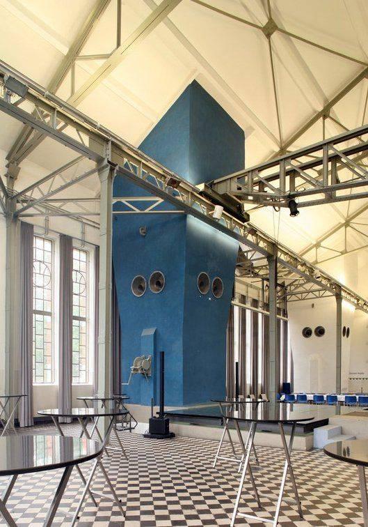 Entlüfterkamin in der grossen Maschinenhalle