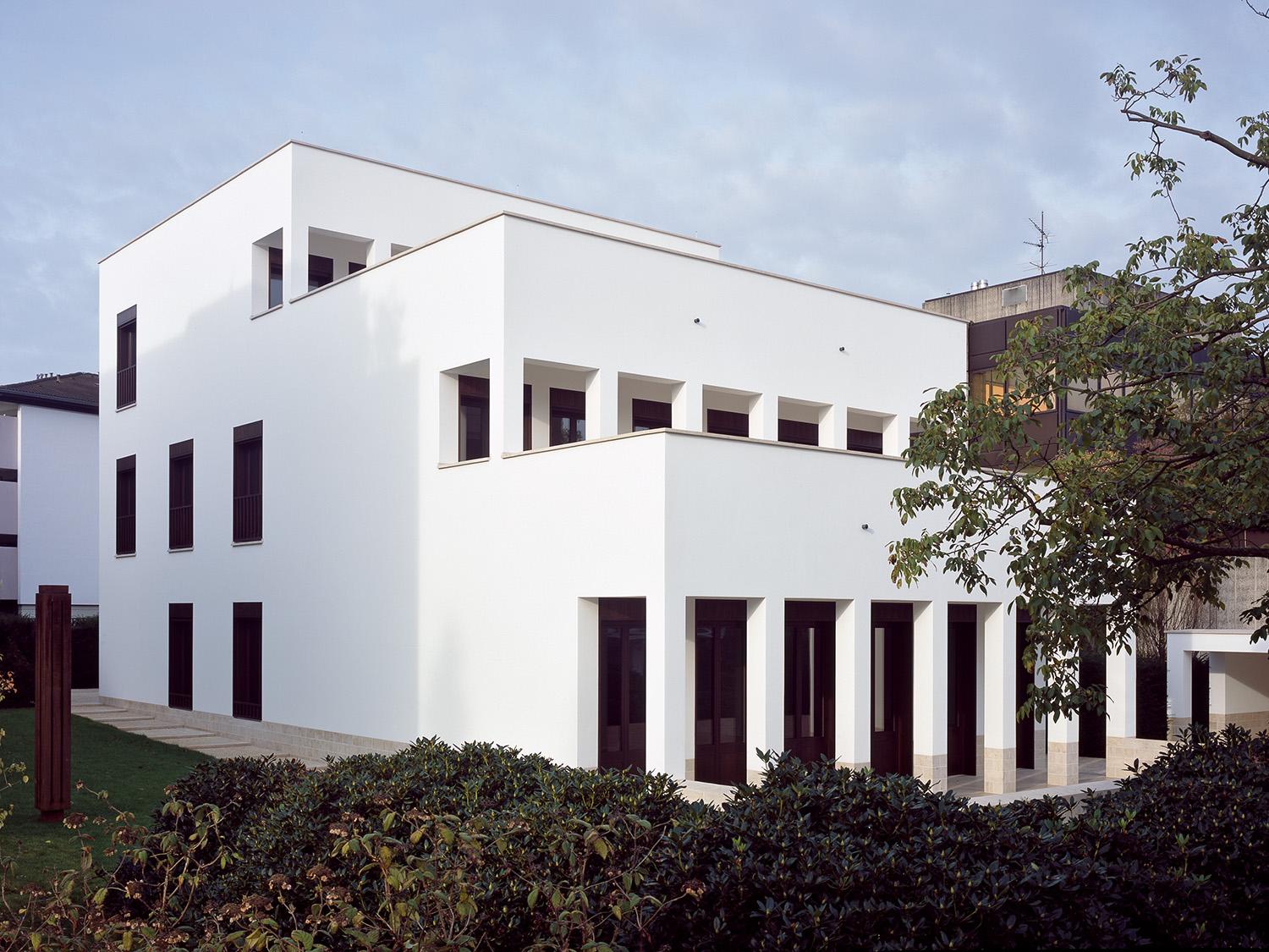 Haus auf der Hostert, Außenperspektive, gestaffelter Baukörper