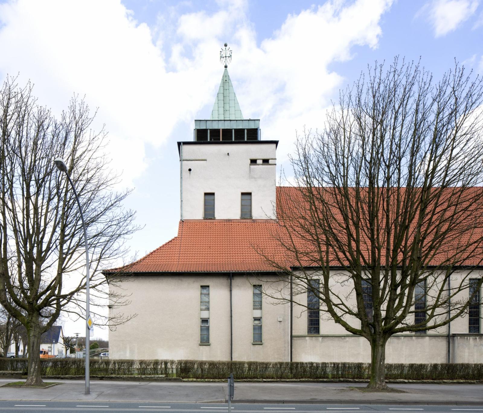 Christus-König-Kirche Westansicht Schultenstraße